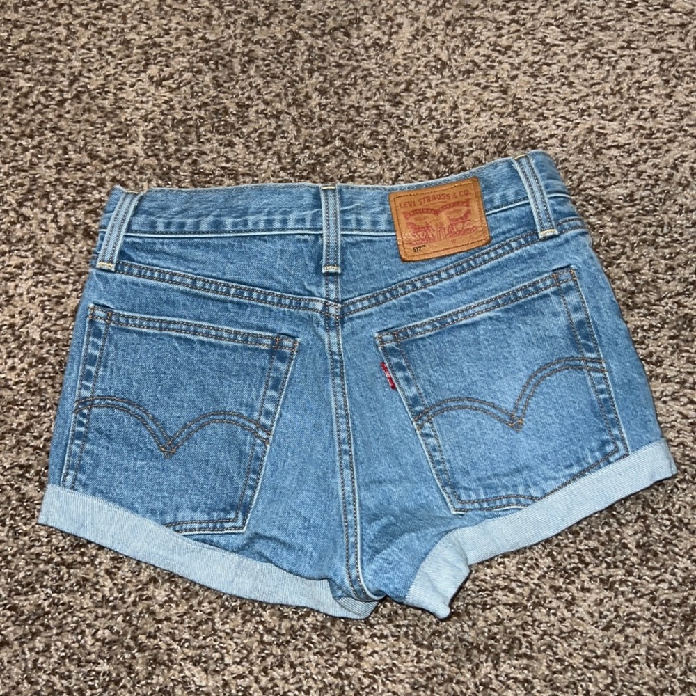 Levi’s shorts size 26